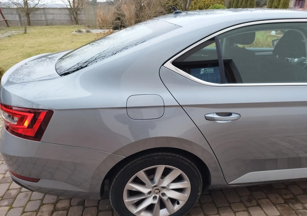 Skoda Superb cena 82500 przebieg: 154745, rok produkcji 2018 z Częstochowa małe 301
